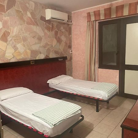 American Motel Cisterna di Latina Bagian luar foto