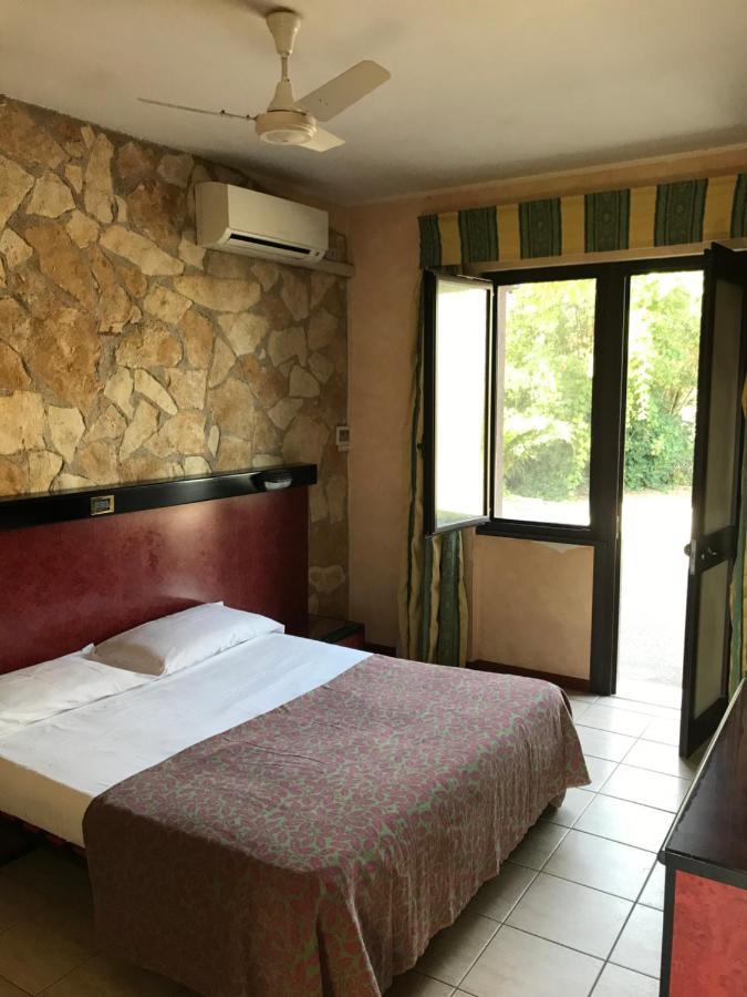 American Motel Cisterna di Latina Bagian luar foto