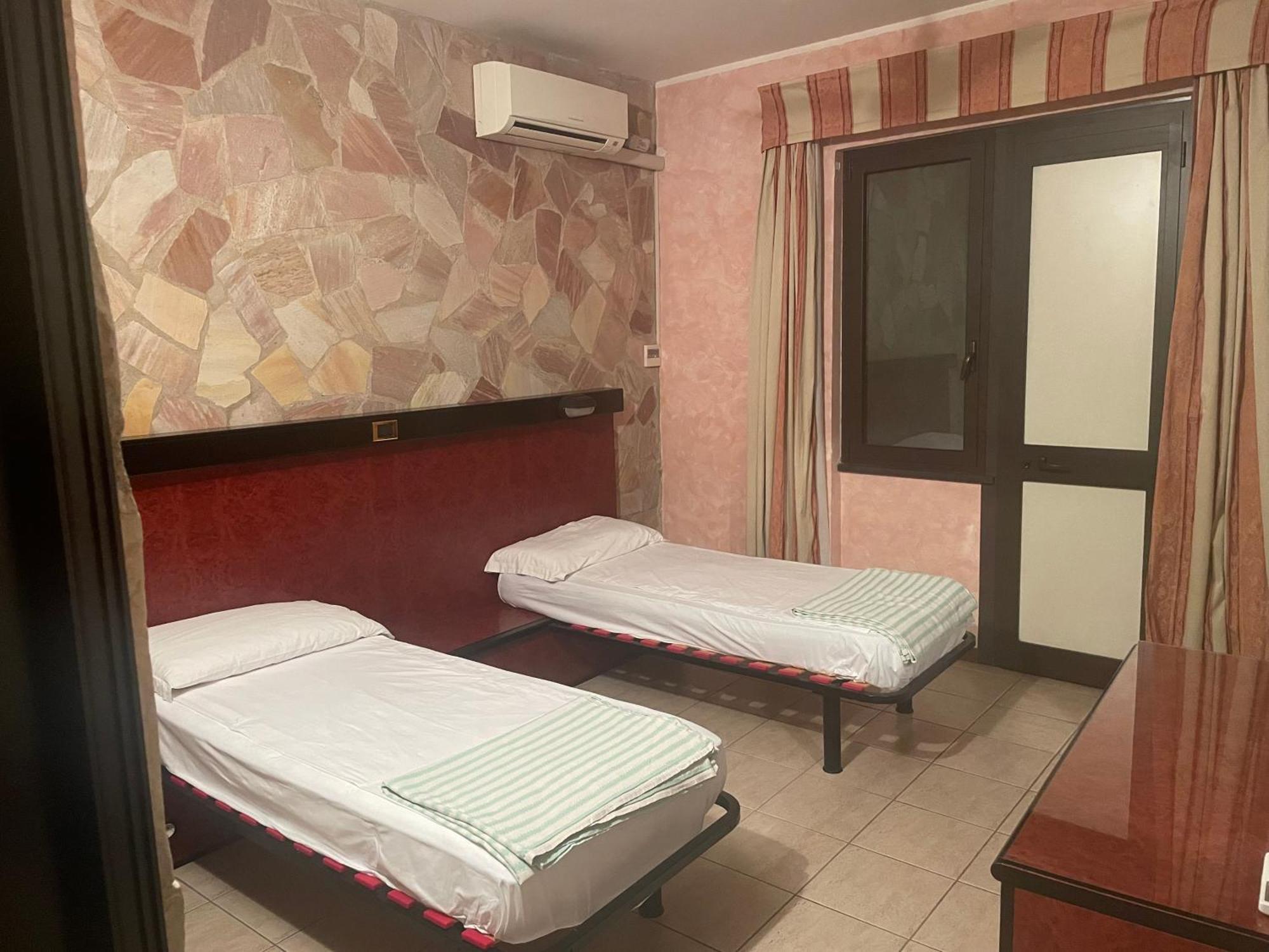 American Motel Cisterna di Latina Bagian luar foto