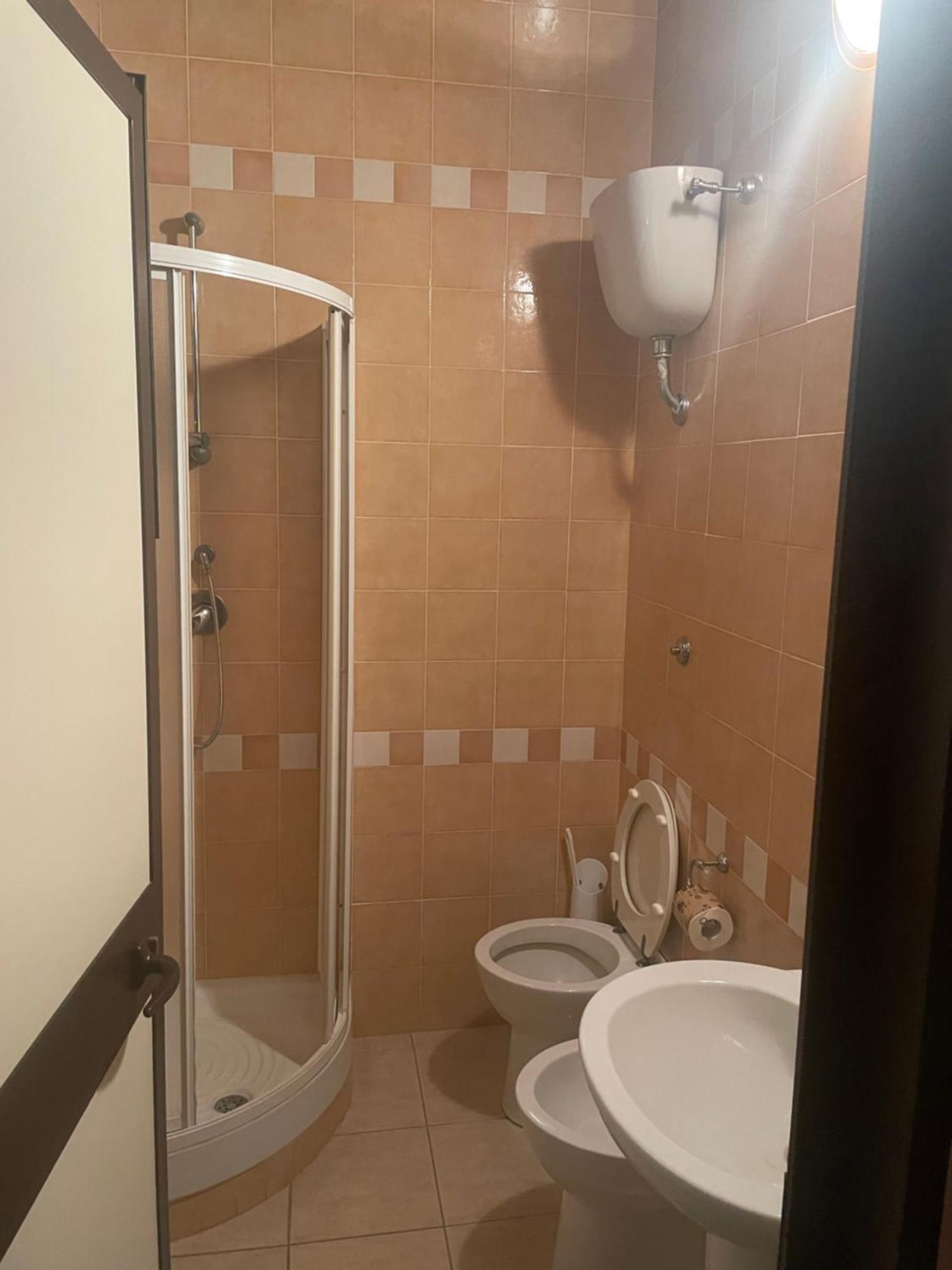 American Motel Cisterna di Latina Bagian luar foto